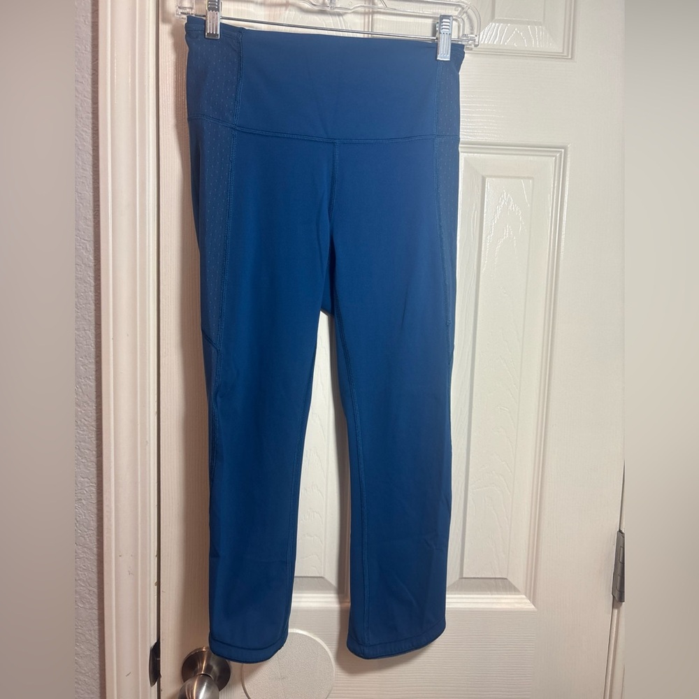 lululemon athletica leggings crop Poseidon blue size 6. 012026-0041